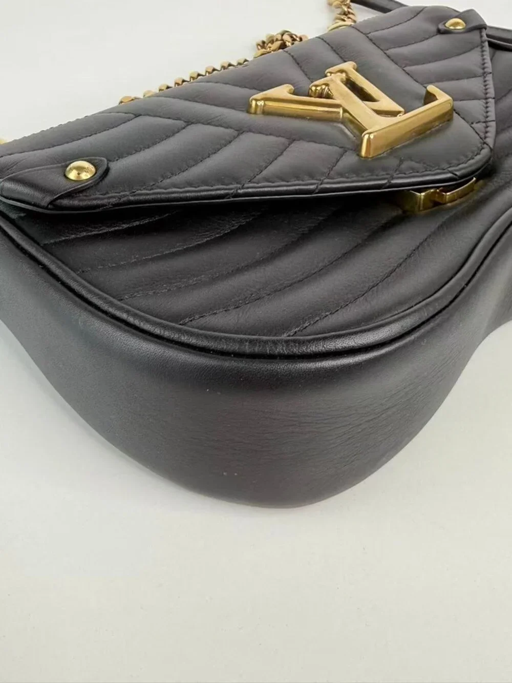 Louis Vuitton new wave chain bag